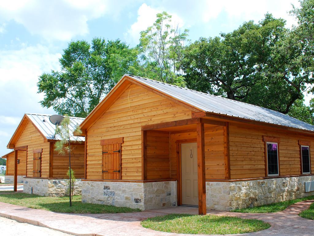 Rustic Creek Ranch Resort At North Jellystone Park Burleson Exteriér fotografie