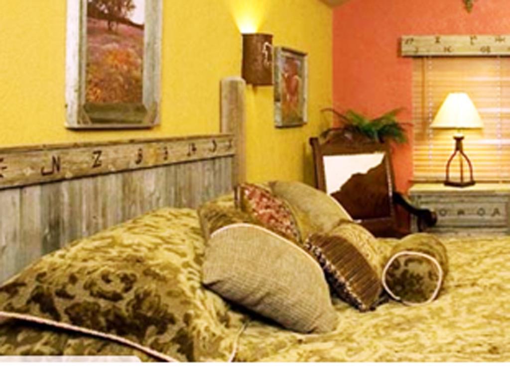 Rustic Creek Ranch Resort At North Jellystone Park Burleson Exteriér fotografie