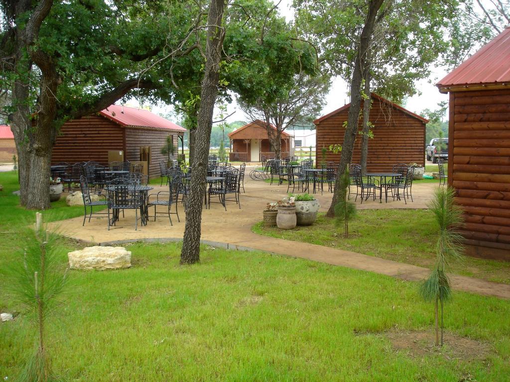 Rustic Creek Ranch Resort At North Jellystone Park Burleson Exteriér fotografie