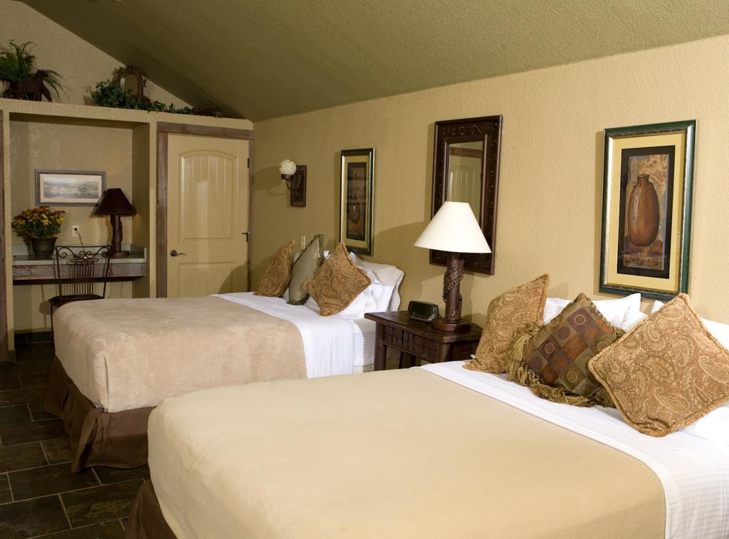Rustic Creek Ranch Resort At North Jellystone Park Burleson Exteriér fotografie
