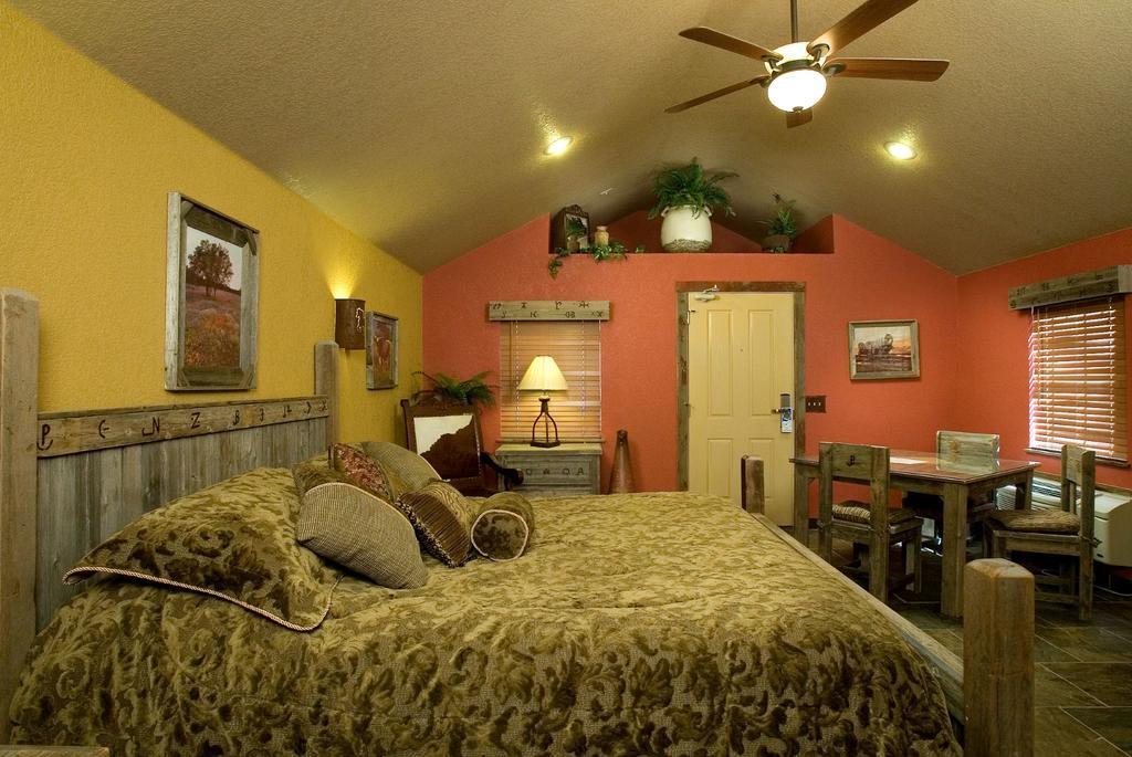 Rustic Creek Ranch Resort At North Jellystone Park Burleson Exteriér fotografie