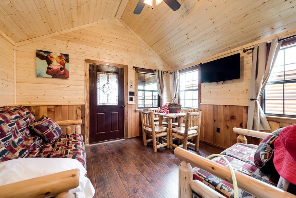 Rustic Creek Ranch Resort At North Jellystone Park Burleson Exteriér fotografie