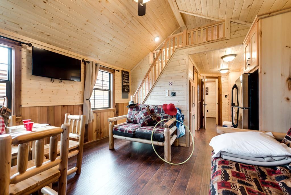 Rustic Creek Ranch Resort At North Jellystone Park Burleson Exteriér fotografie