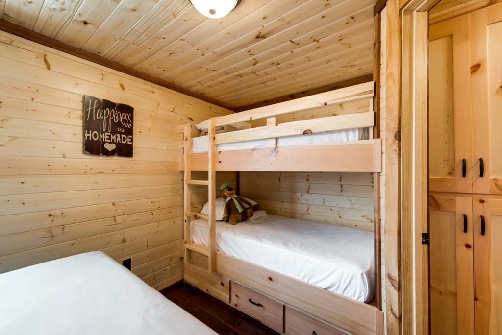 Rustic Creek Ranch Resort At North Jellystone Park Burleson Exteriér fotografie