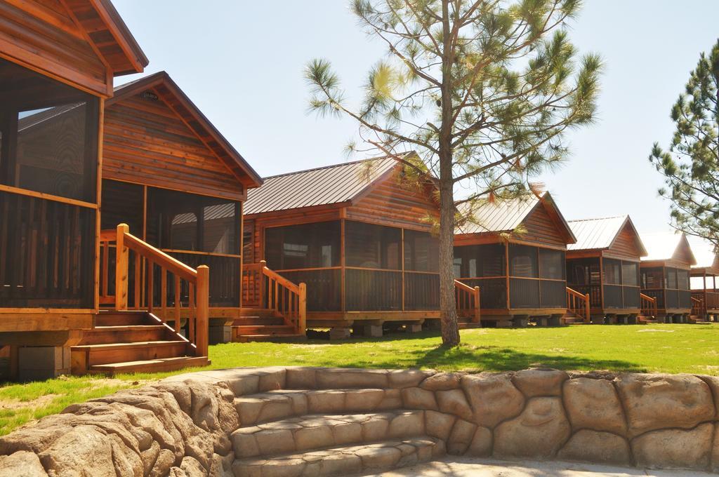 Rustic Creek Ranch Resort At North Jellystone Park Burleson Exteriér fotografie