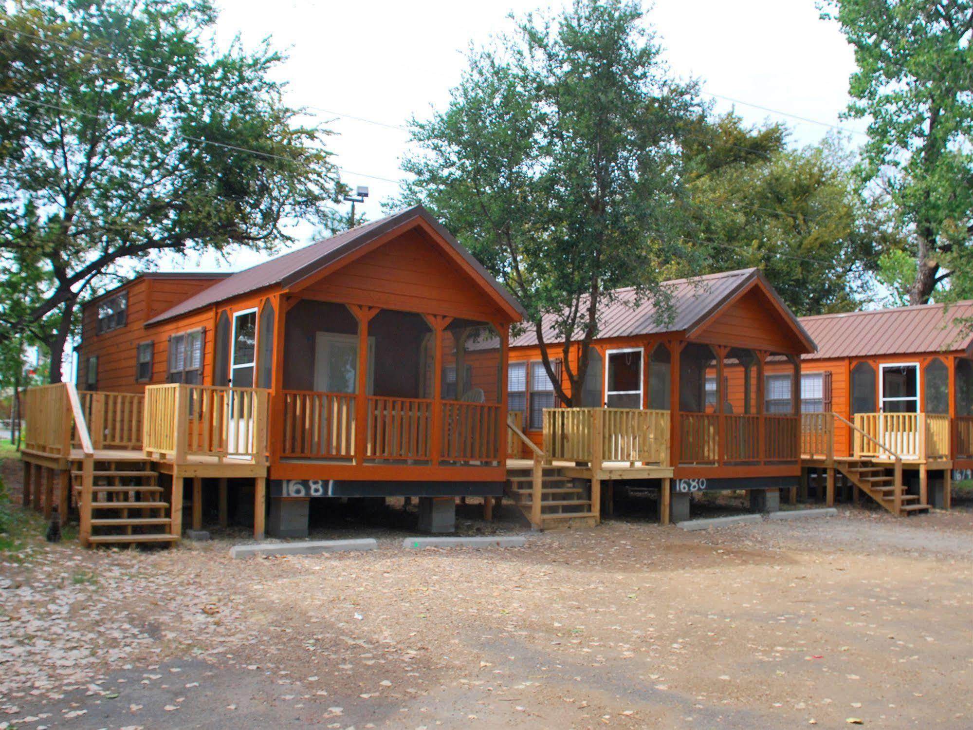 Rustic Creek Ranch Resort At North Jellystone Park Burleson Exteriér fotografie