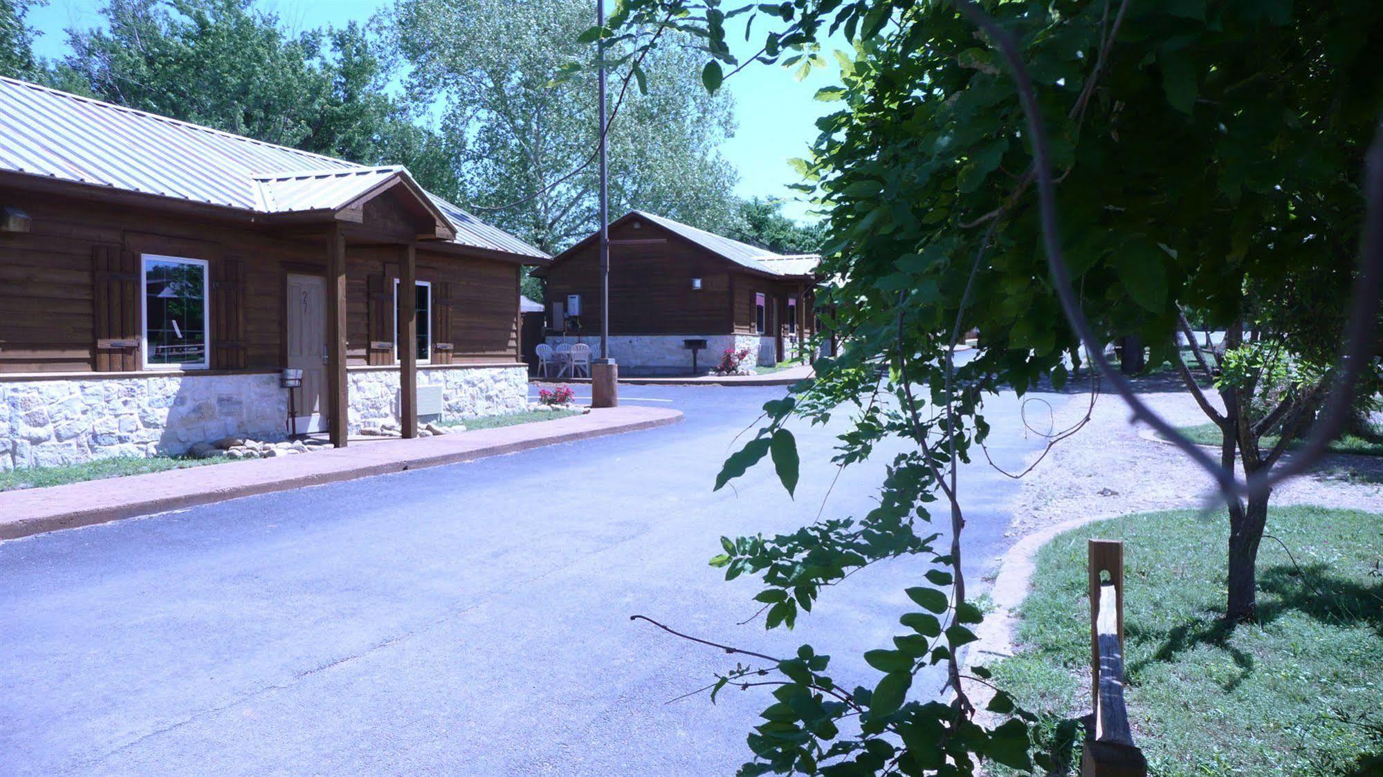 Rustic Creek Ranch Resort At North Jellystone Park Burleson Exteriér fotografie