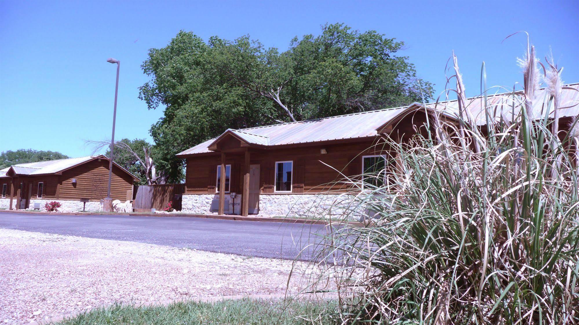 Rustic Creek Ranch Resort At North Jellystone Park Burleson Exteriér fotografie