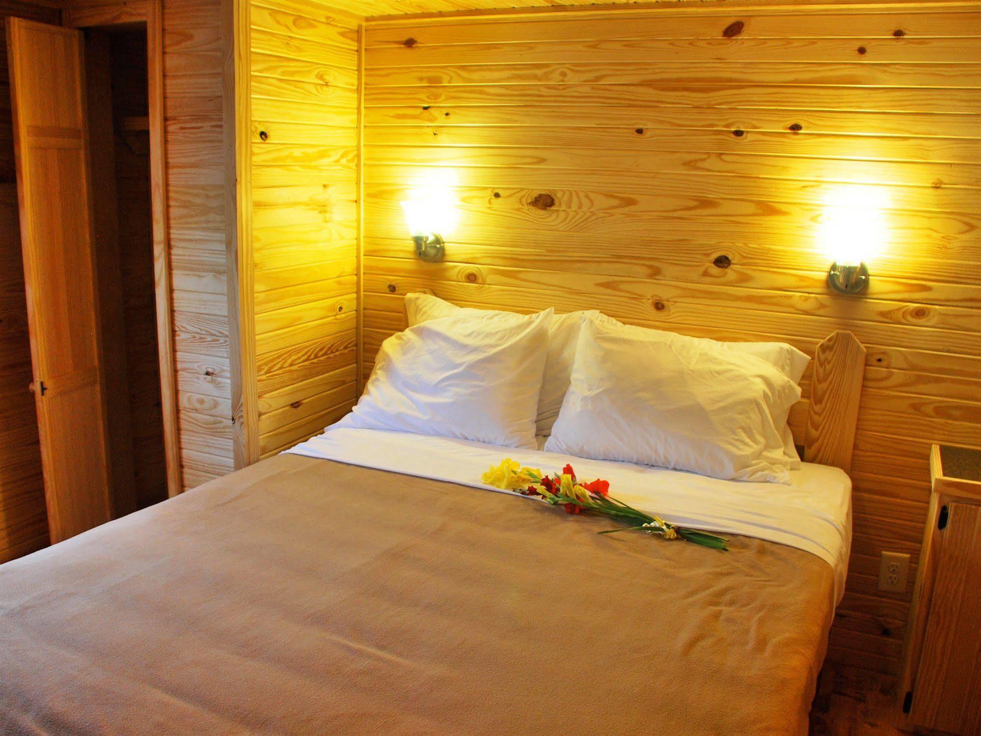 Rustic Creek Ranch Resort At North Jellystone Park Burleson Exteriér fotografie