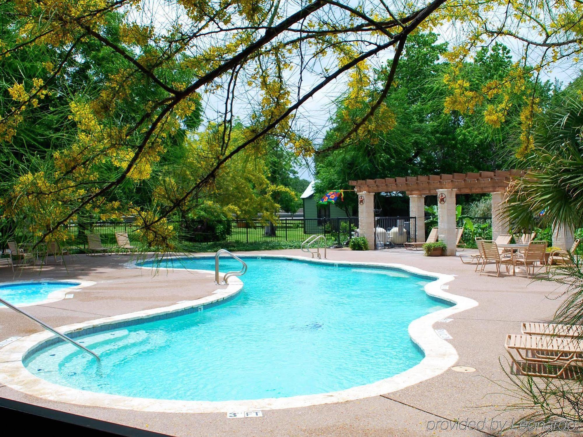 Rustic Creek Ranch Resort At North Jellystone Park Burleson Exteriér fotografie