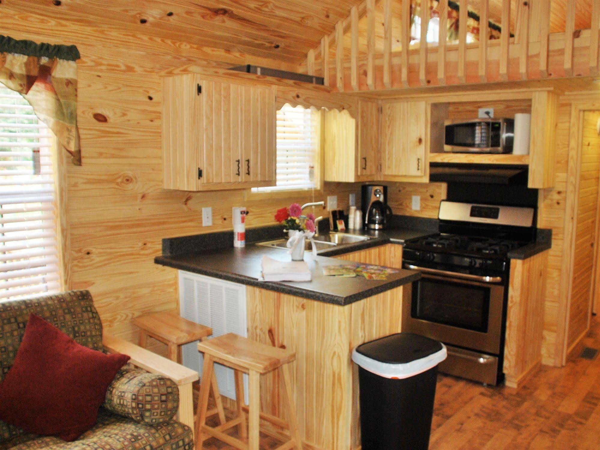 Rustic Creek Ranch Resort At North Jellystone Park Burleson Exteriér fotografie
