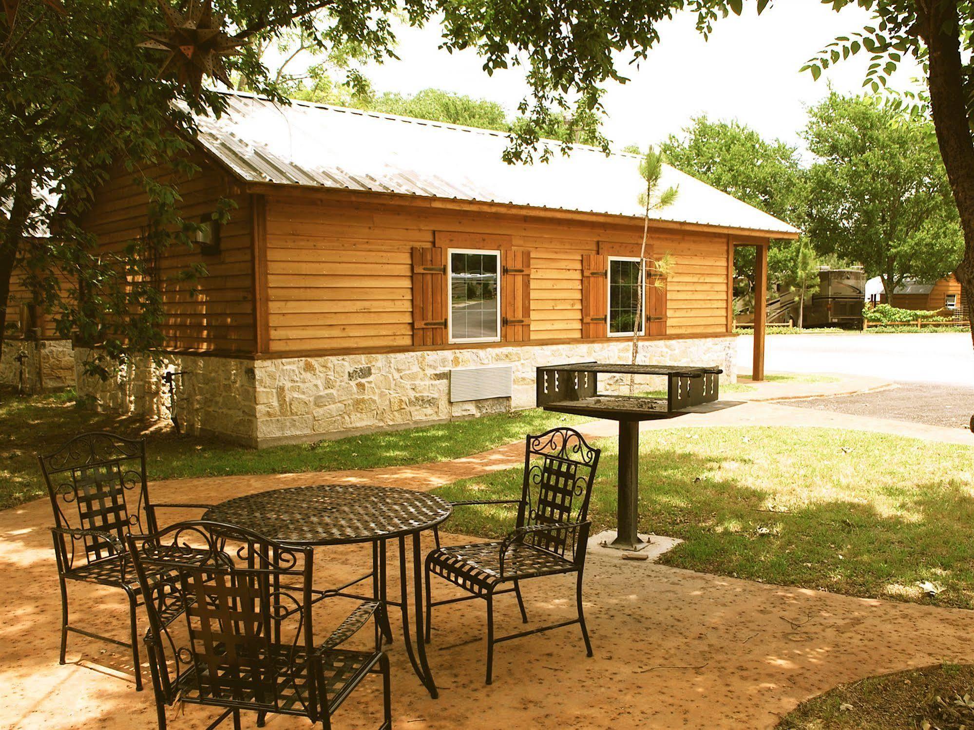 Rustic Creek Ranch Resort At North Jellystone Park Burleson Exteriér fotografie
