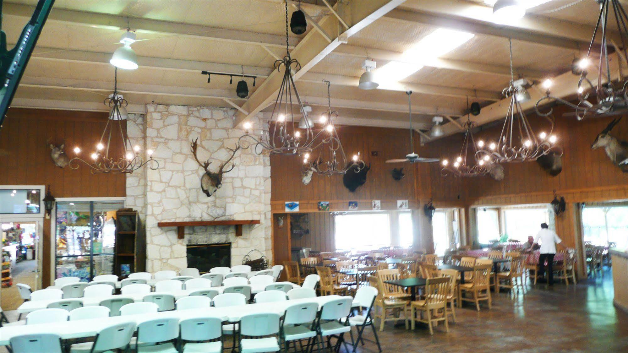 Rustic Creek Ranch Resort At North Jellystone Park Burleson Exteriér fotografie