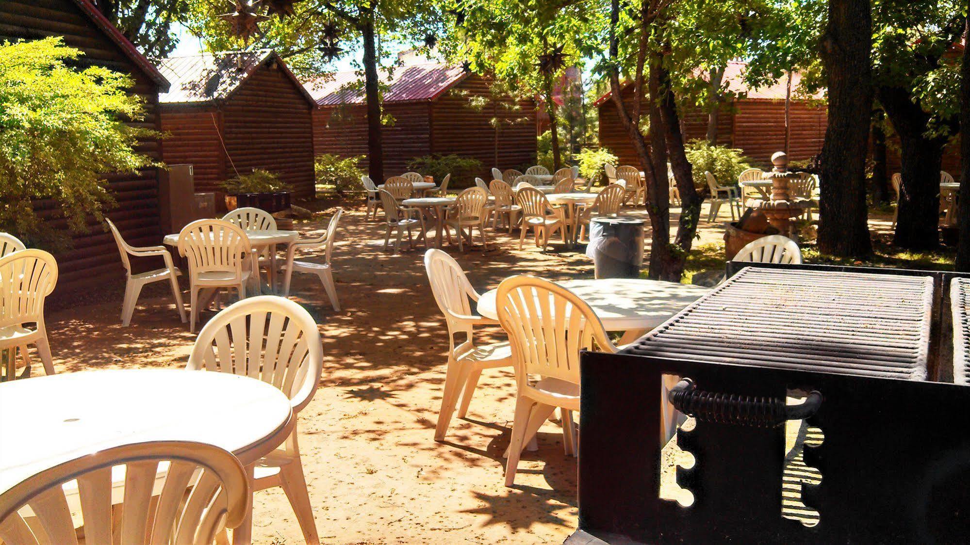 Rustic Creek Ranch Resort At North Jellystone Park Burleson Exteriér fotografie