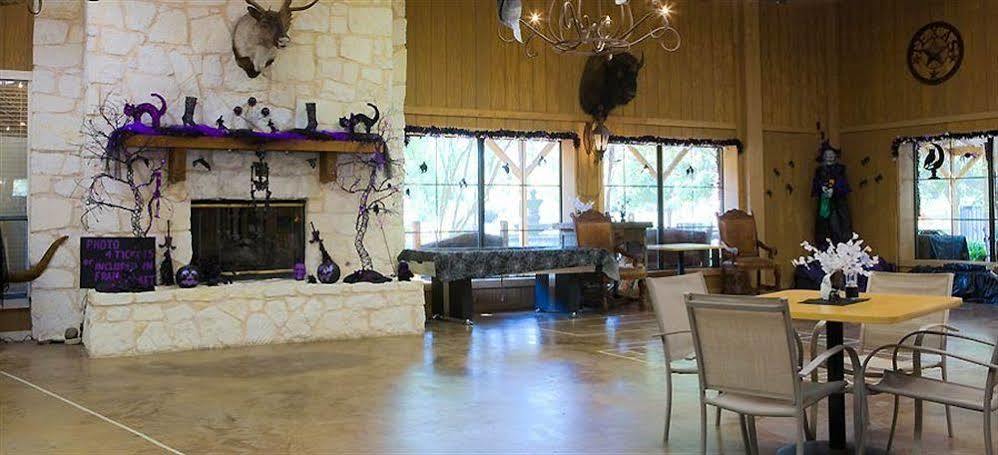 Rustic Creek Ranch Resort At North Jellystone Park Burleson Exteriér fotografie