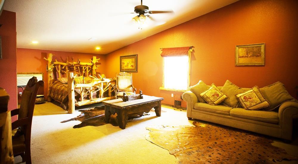 Rustic Creek Ranch Resort At North Jellystone Park Burleson Pokoj fotografie
